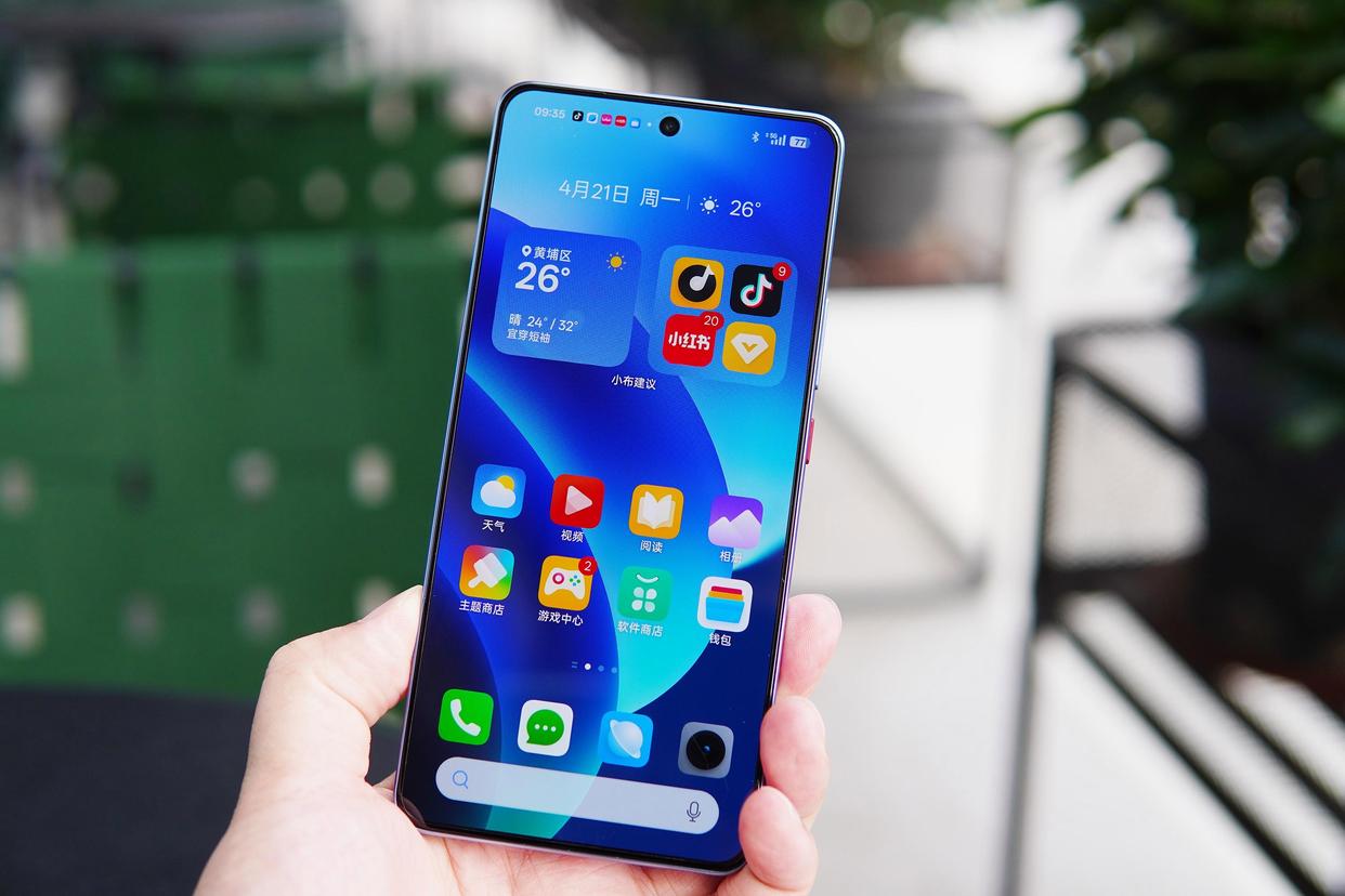 天玑9400+7200mAh电池! realme 真我GT7手机全面评测