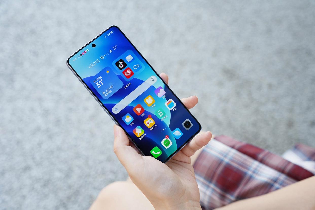 天玑9400+7200mAh电池! realme 真我GT7手机全面评测