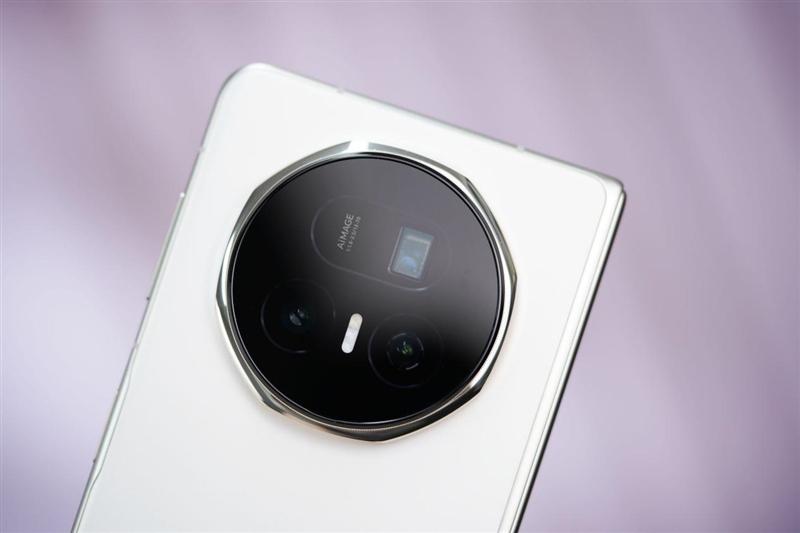 AI赋能+全面互联互通! 荣耀Magic V5手机首发评测