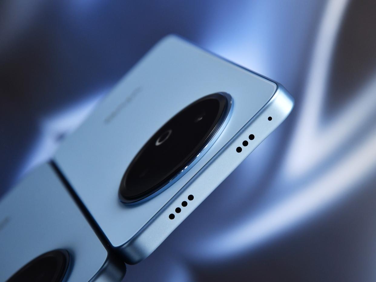 长续航且耐用的小钢炮! vivo Y500手机全面评测
