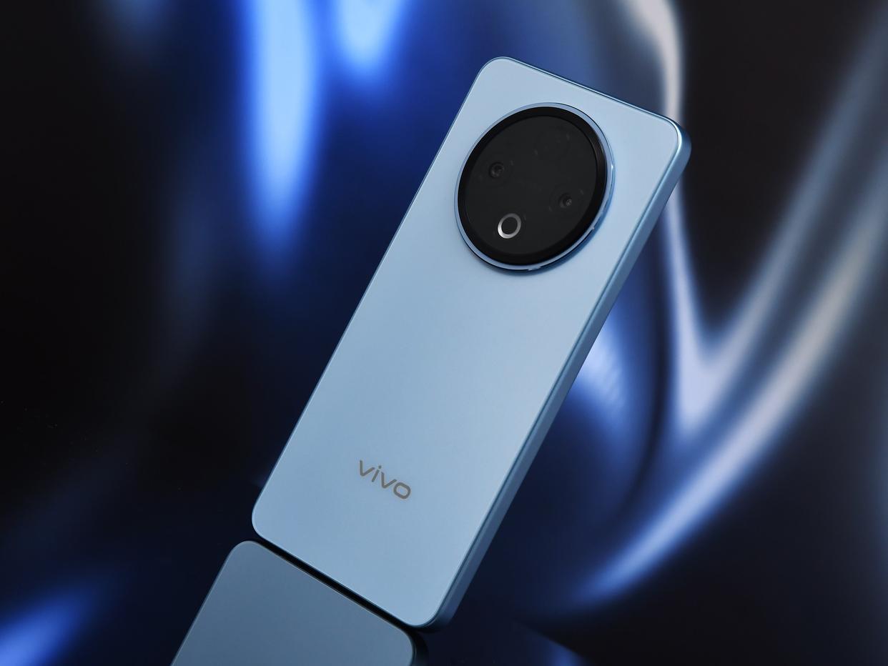 长续航且耐用的小钢炮! vivo Y500手机全面评测