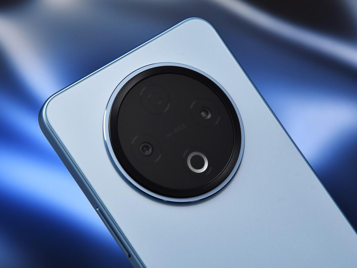 长续航且耐用的小钢炮! vivo Y500手机全面评测