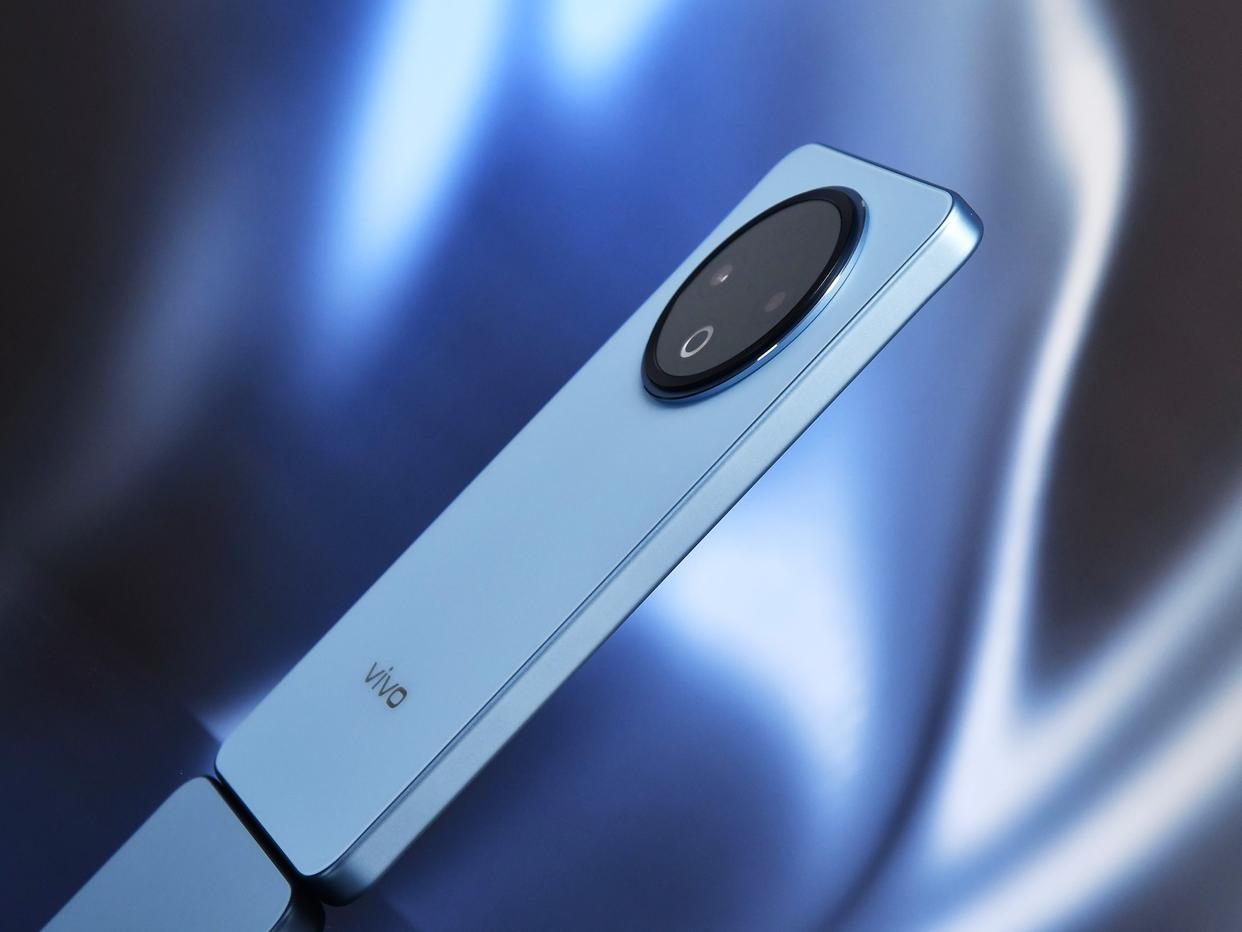 长续航且耐用的小钢炮! vivo Y500手机全面评测