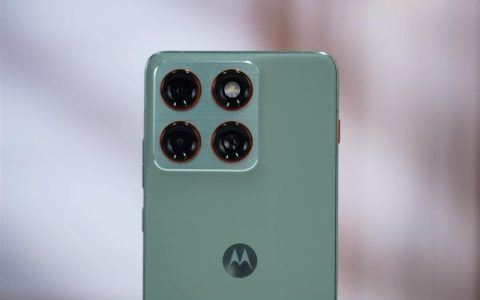 5.99mm还支持插卡! 联想moto X70 Air手机评测