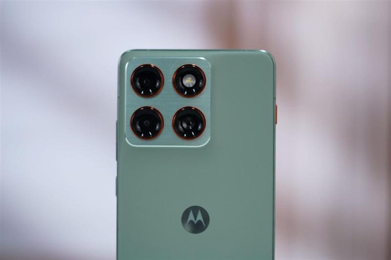 5.99mm还支持插卡! 联想moto X70 Air手机评测