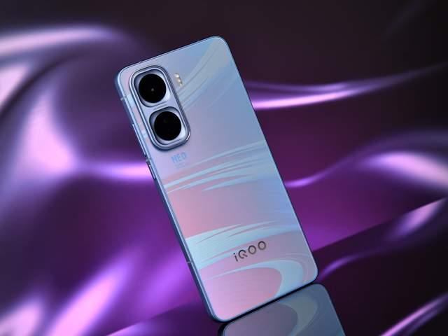 双芯+2K直屏+7500mAh颠覆体验! iQOO Neo11首发评测