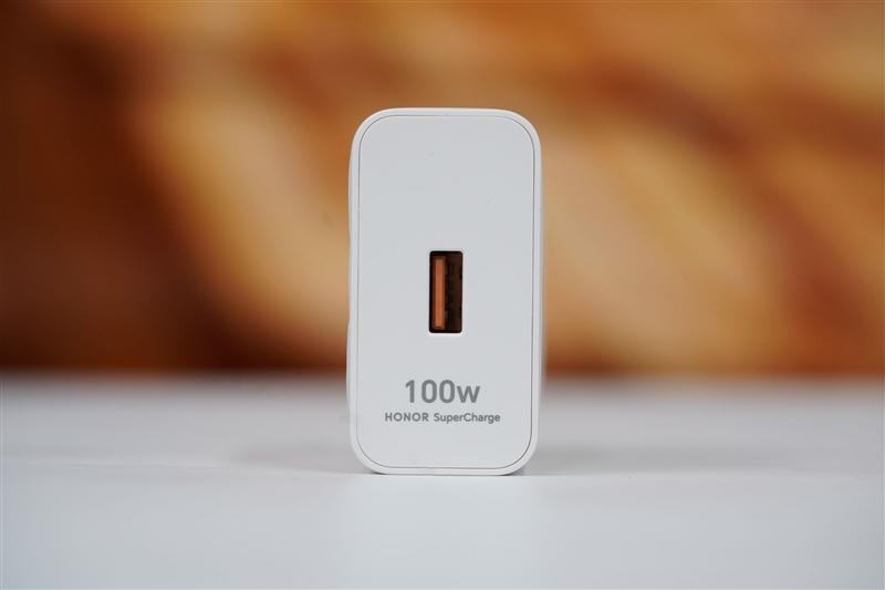 全球首发10000mAh电池! 荣耀WIN手机全面评测