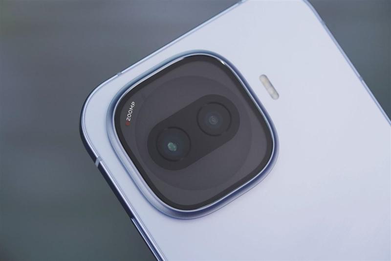 第五代骁龙8+Q2独显! iQOO Z11 Turbo手机首发评测