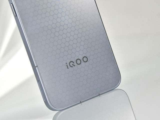 性能旗舰的终极答案? iQOO 15 Ultra手机全面评测