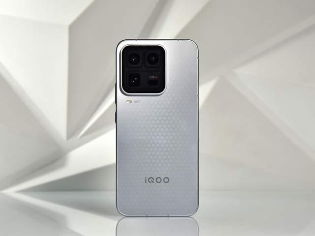 性能旗舰的终极答案? iQOO 15 Ultra手机全面评测