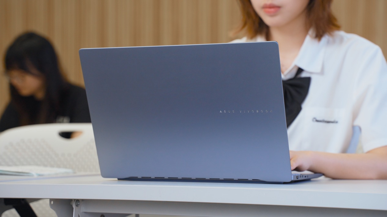 华硕无畏 Pro 15:四年不换机 大学生的轻薄好搭子