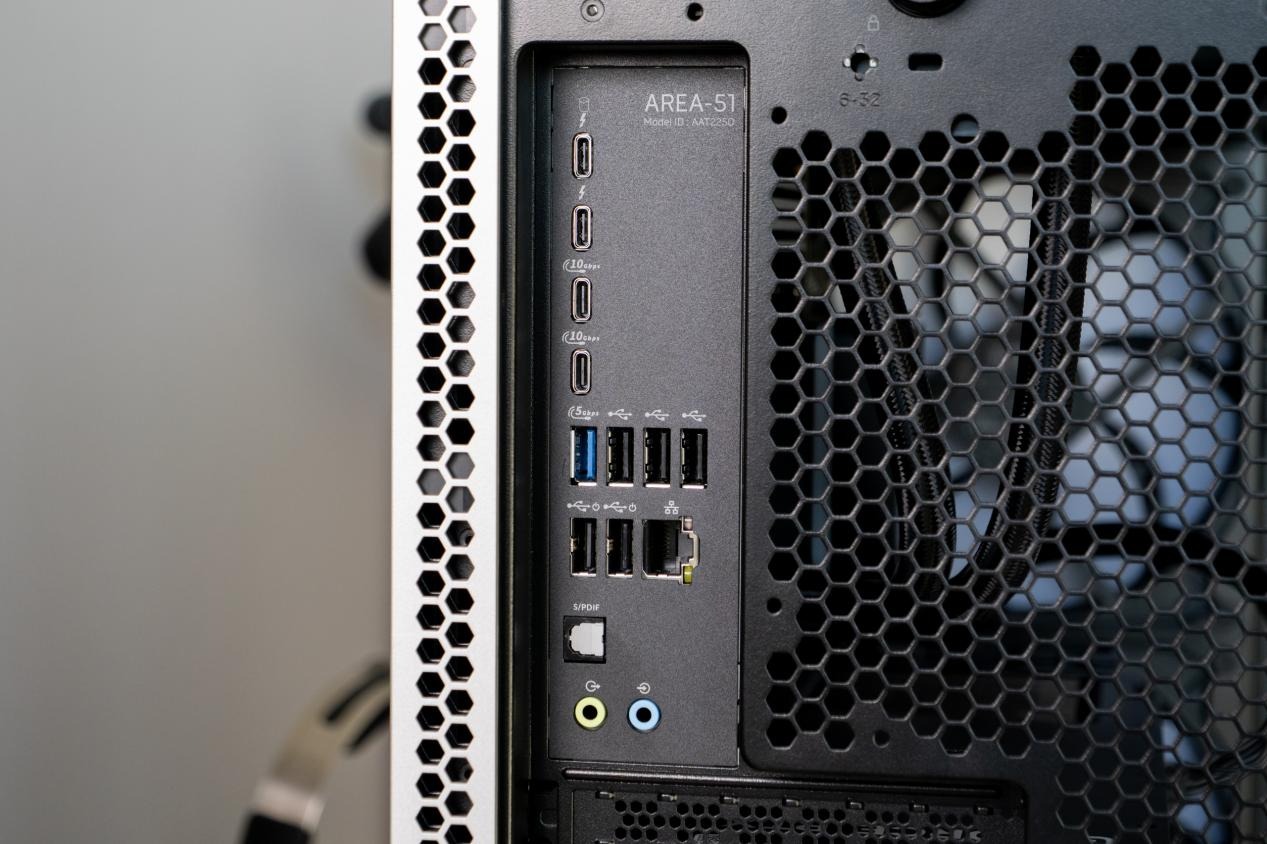 从神秘代号到硬核旗舰：Alienware外星人Area-51游戏台式机