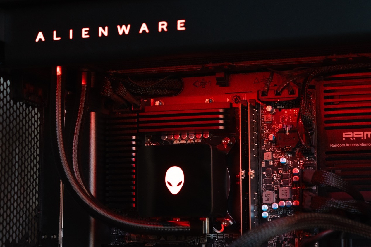 从神秘代号到硬核旗舰：Alienware外星人Area-51游戏台式机