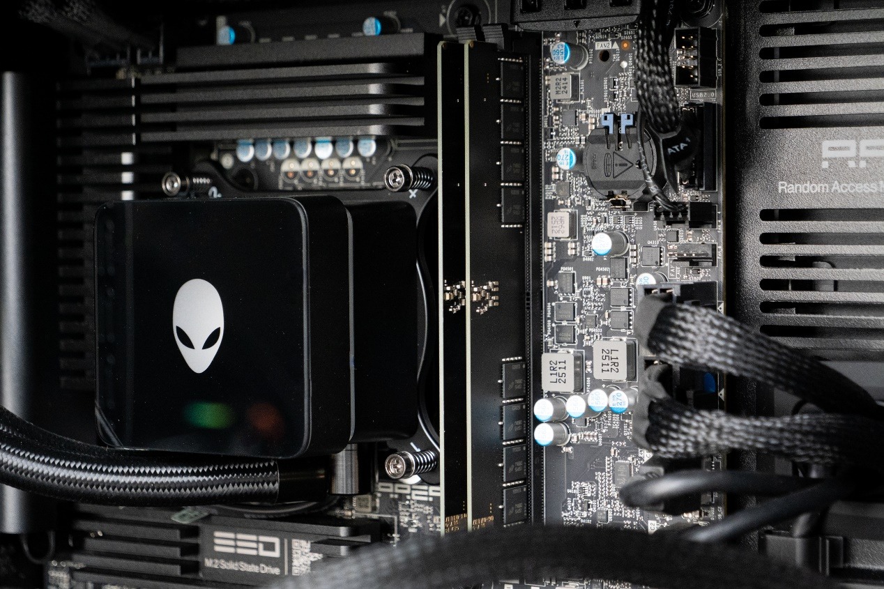 从神秘代号到硬核旗舰：Alienware外星人Area-51游戏台式机