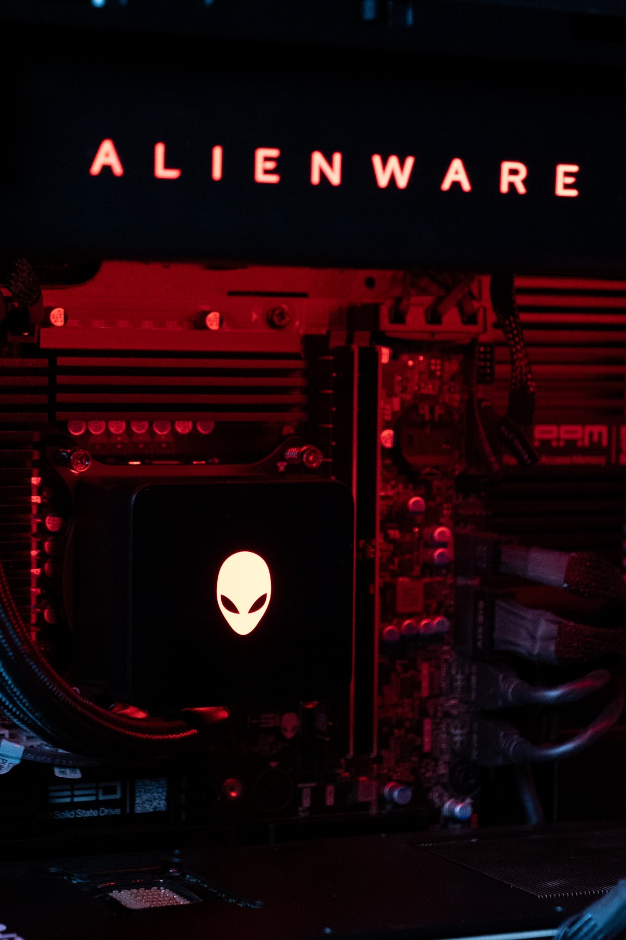 从神秘代号到硬核旗舰：Alienware外星人Area-51游戏台式机