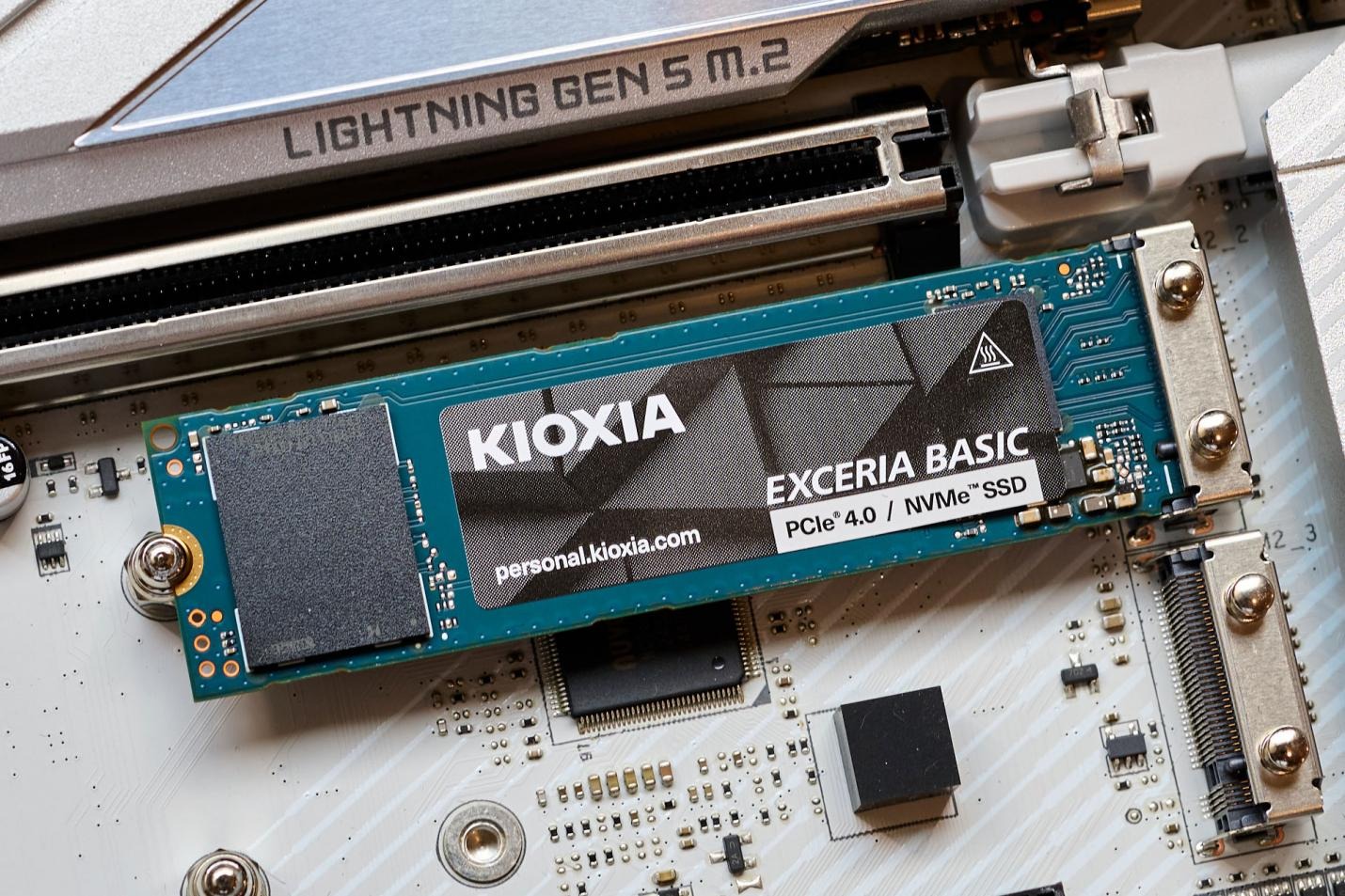 QLC闪存的性能新标杆?铠侠EXCERIA BASIC NVMe SSD 1TB 深度评测