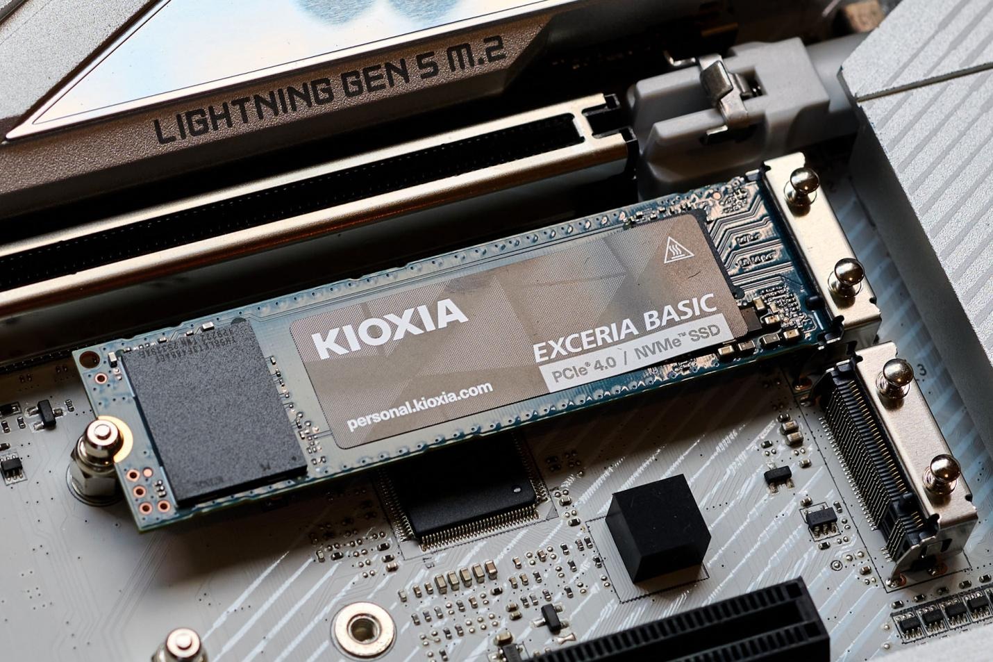 QLC闪存的性能新标杆?铠侠EXCERIA BASIC NVMe SSD 1TB 深度评测