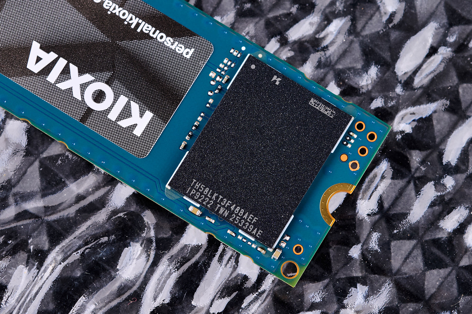 QLC闪存的性能新标杆?铠侠EXCERIA BASIC NVMe SSD 1TB 深度评测