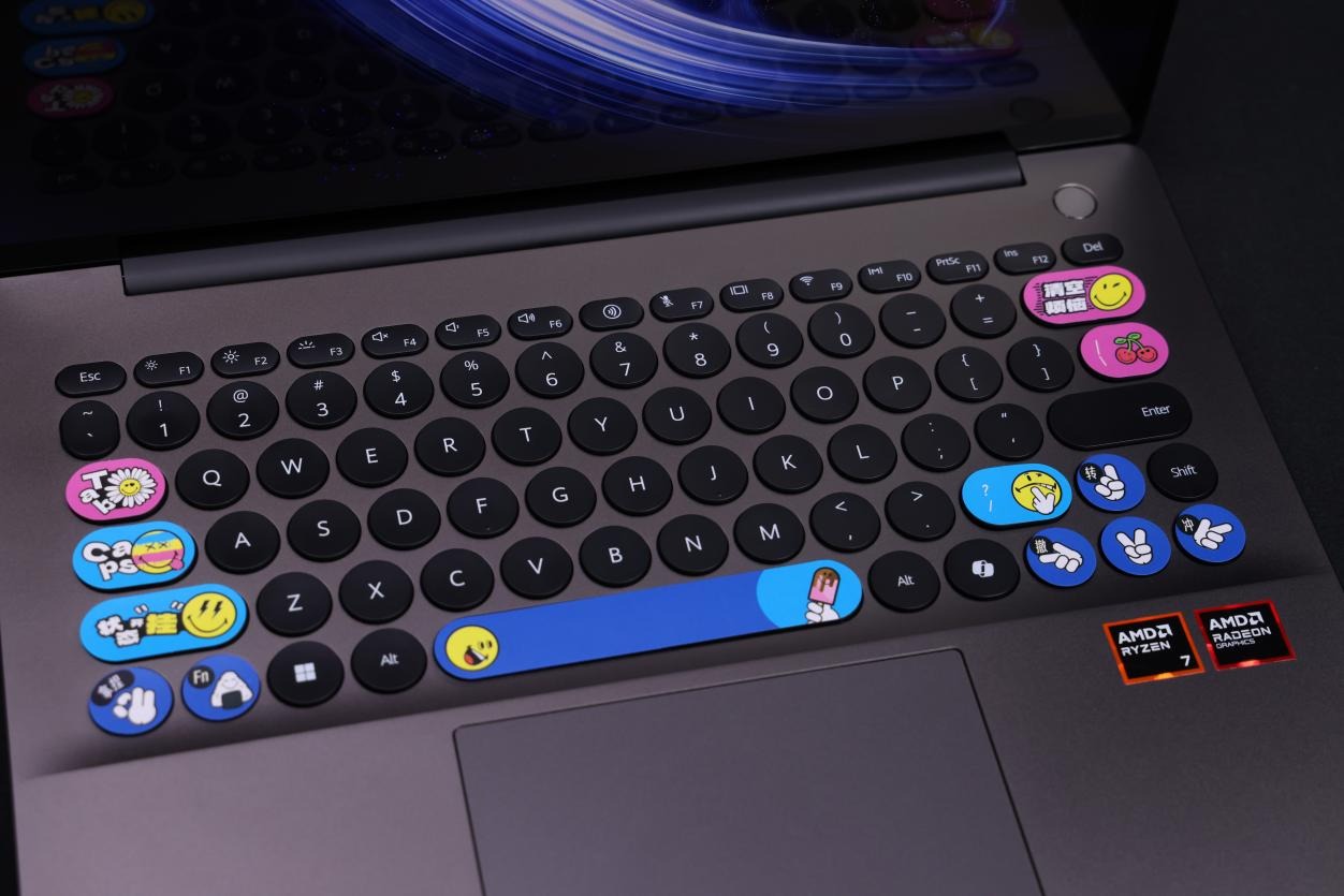 波点艺术键盘!去同质化设计的WIKO Hi MateBook 14评测