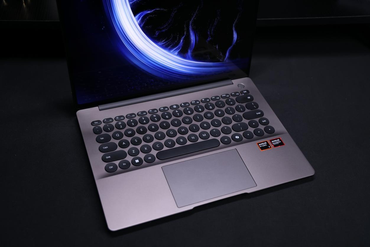 波点艺术键盘!去同质化设计的WIKO Hi MateBook 14评测