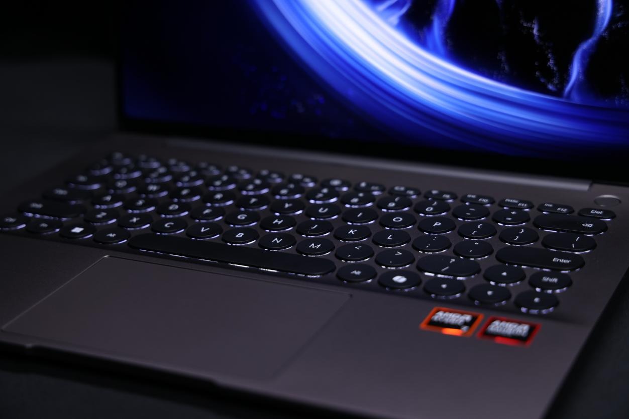 波点艺术键盘!去同质化设计的WIKO Hi MateBook 14评测