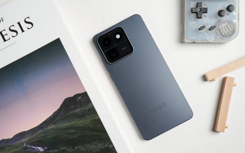iQOO15T外观上手简评：Ultra级美学下放，质感与耐用兼备！