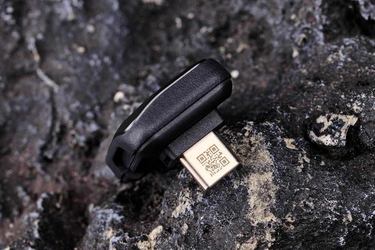 5.4克吞吐512GB!影石闪传伴侣:硬核存储的极致进化