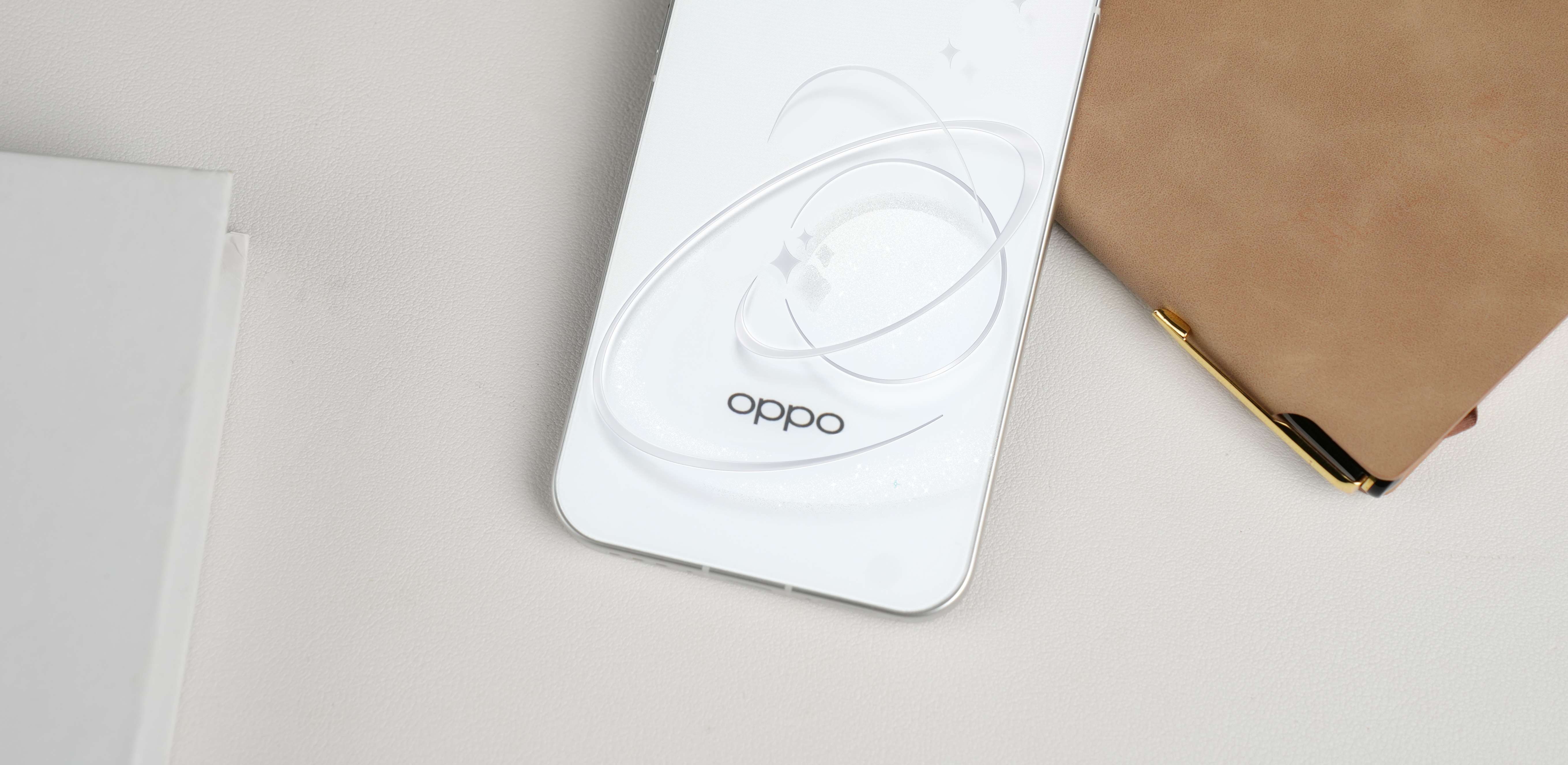 真浮了!OPPO Reno16拒绝平面平庸,打造能随身携带的艺术品!