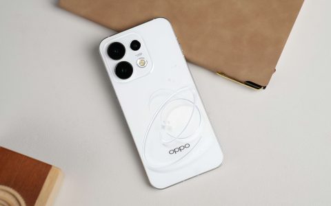 真浮了！OPPO Reno16拒绝平面平庸，打造能随身携带的艺术品！