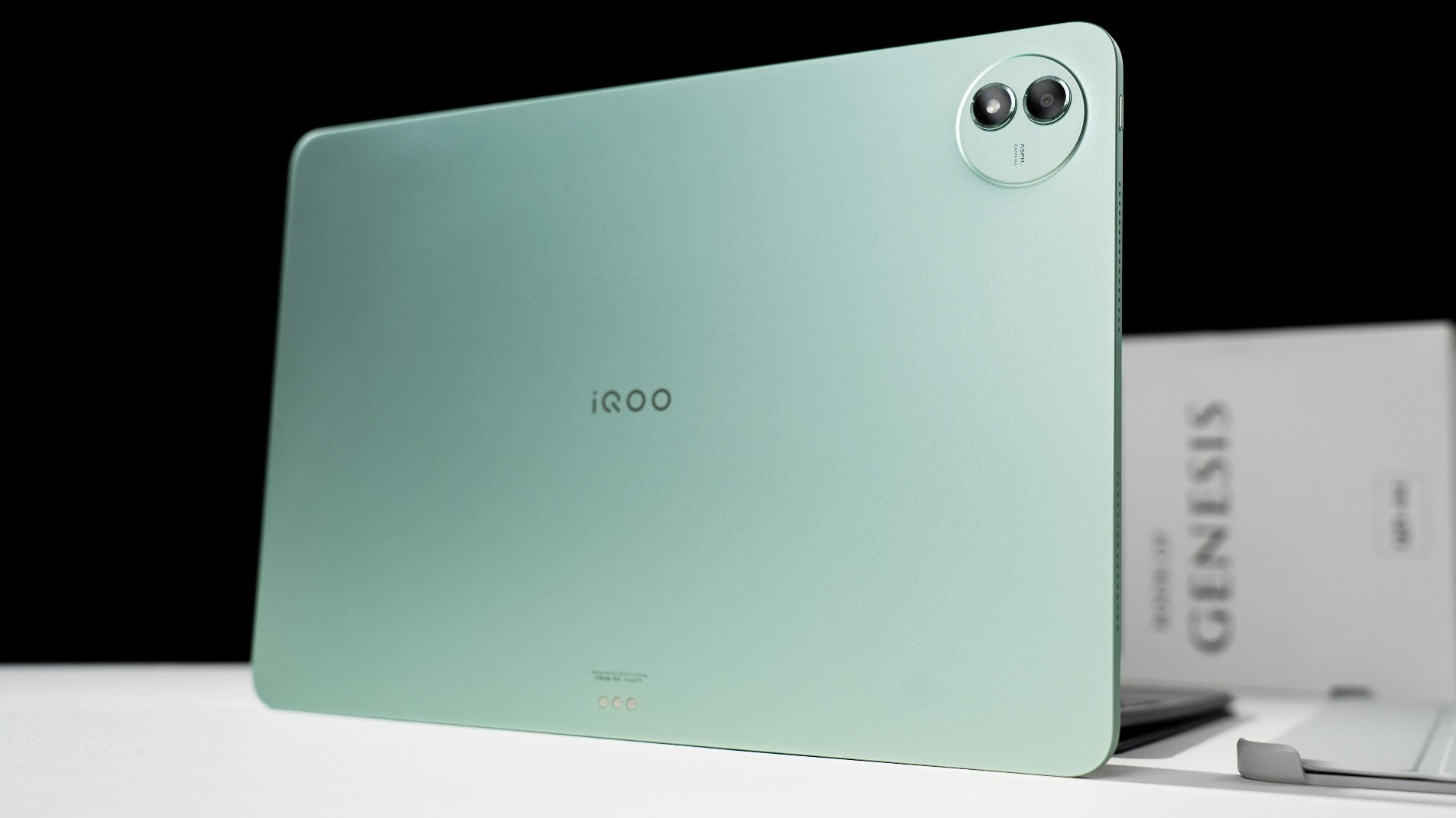 4K巨幕“吃掉”满血性能:iQOO Pad6 Pro引领平板手游4K时代!