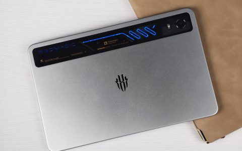 红魔游戏平板5 Pro：水冷RGB加持，能否重新定义FPS平板性能天花板？