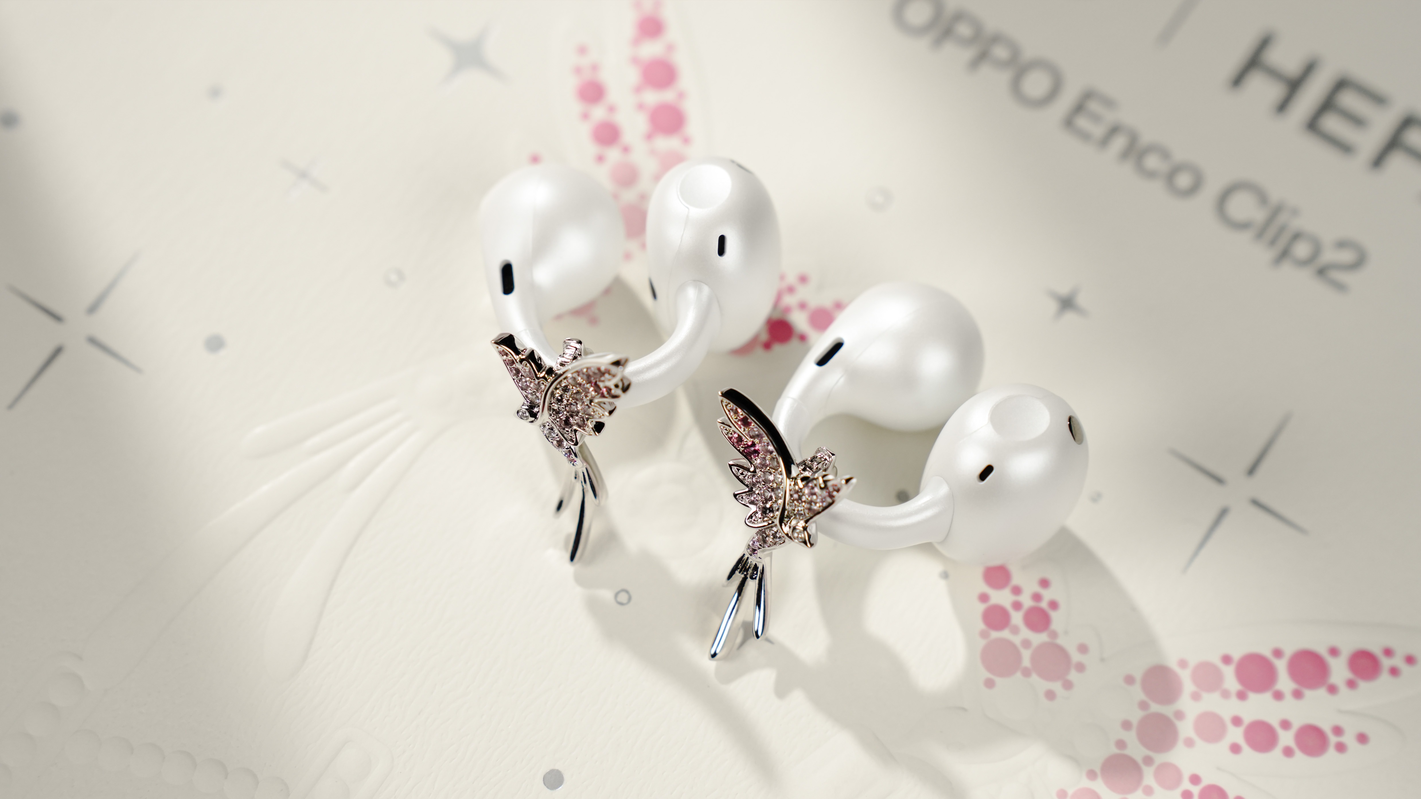 OPPO Enco Clip2晨雾白简评:珠宝灵感婉转耳边,七夕灵鹊落在耳畔