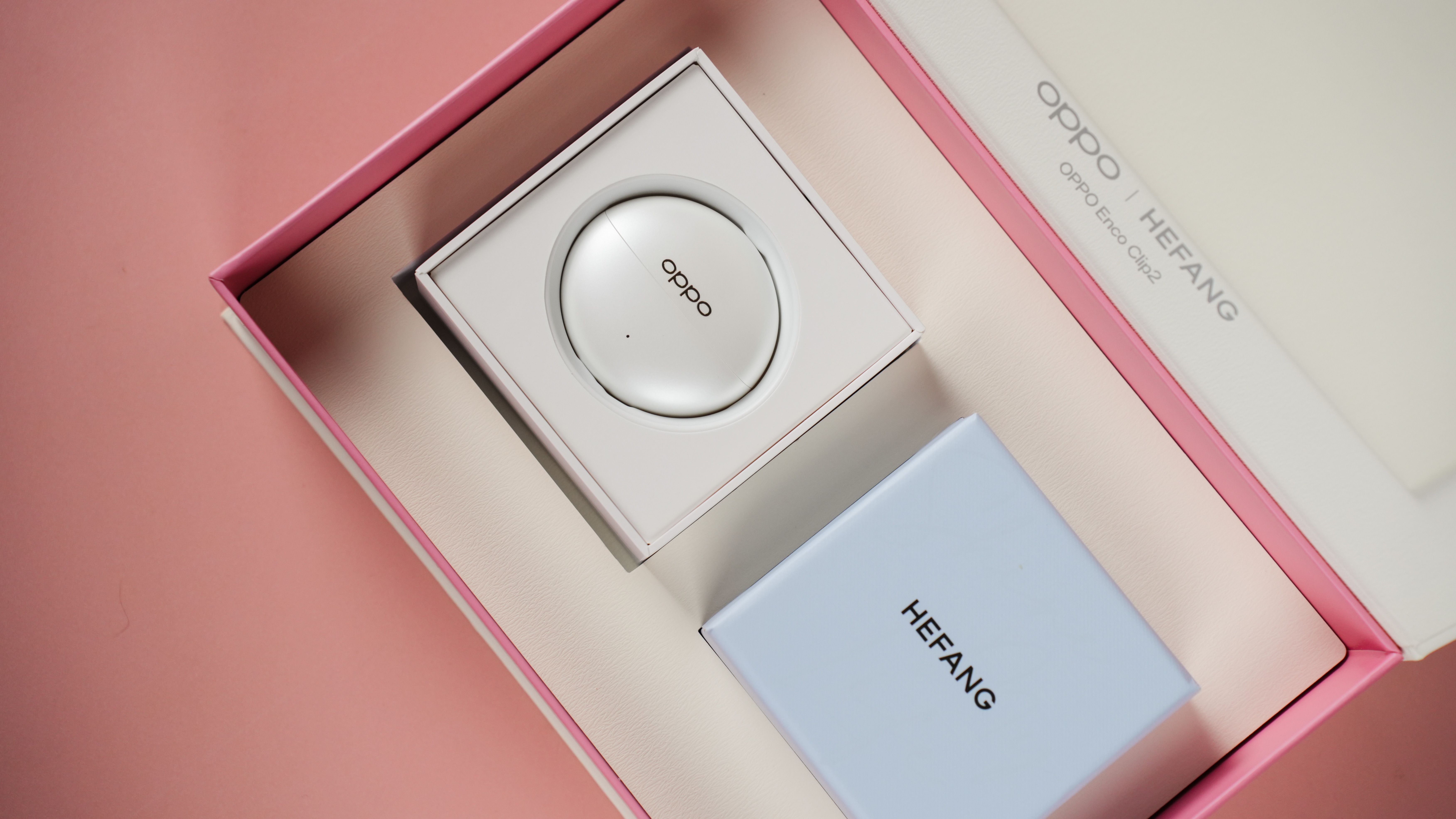 OPPO Enco Clip2晨雾白简评:珠宝灵感婉转耳边,七夕灵鹊落在耳畔