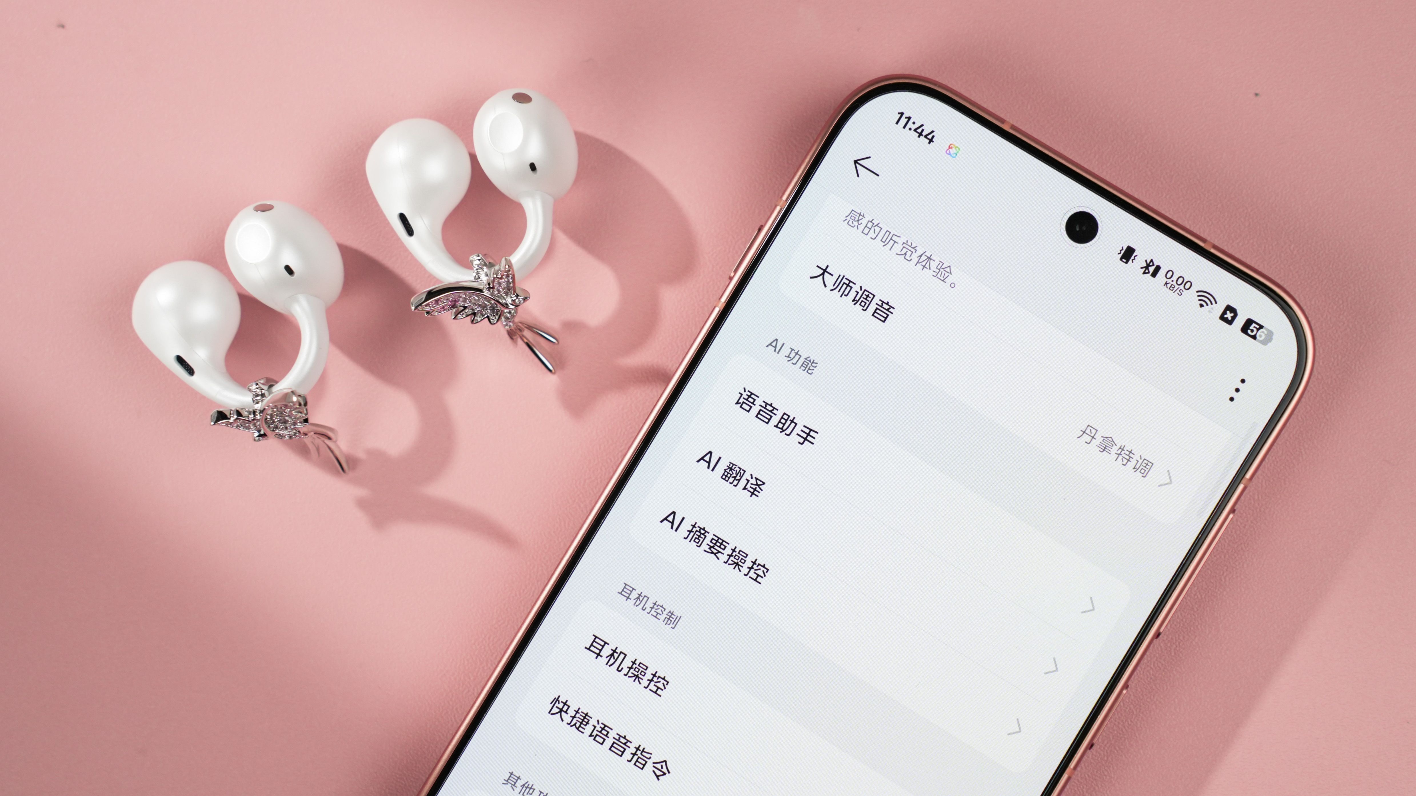 OPPO Enco Clip2晨雾白简评:珠宝灵感婉转耳边,七夕灵鹊落在耳畔
