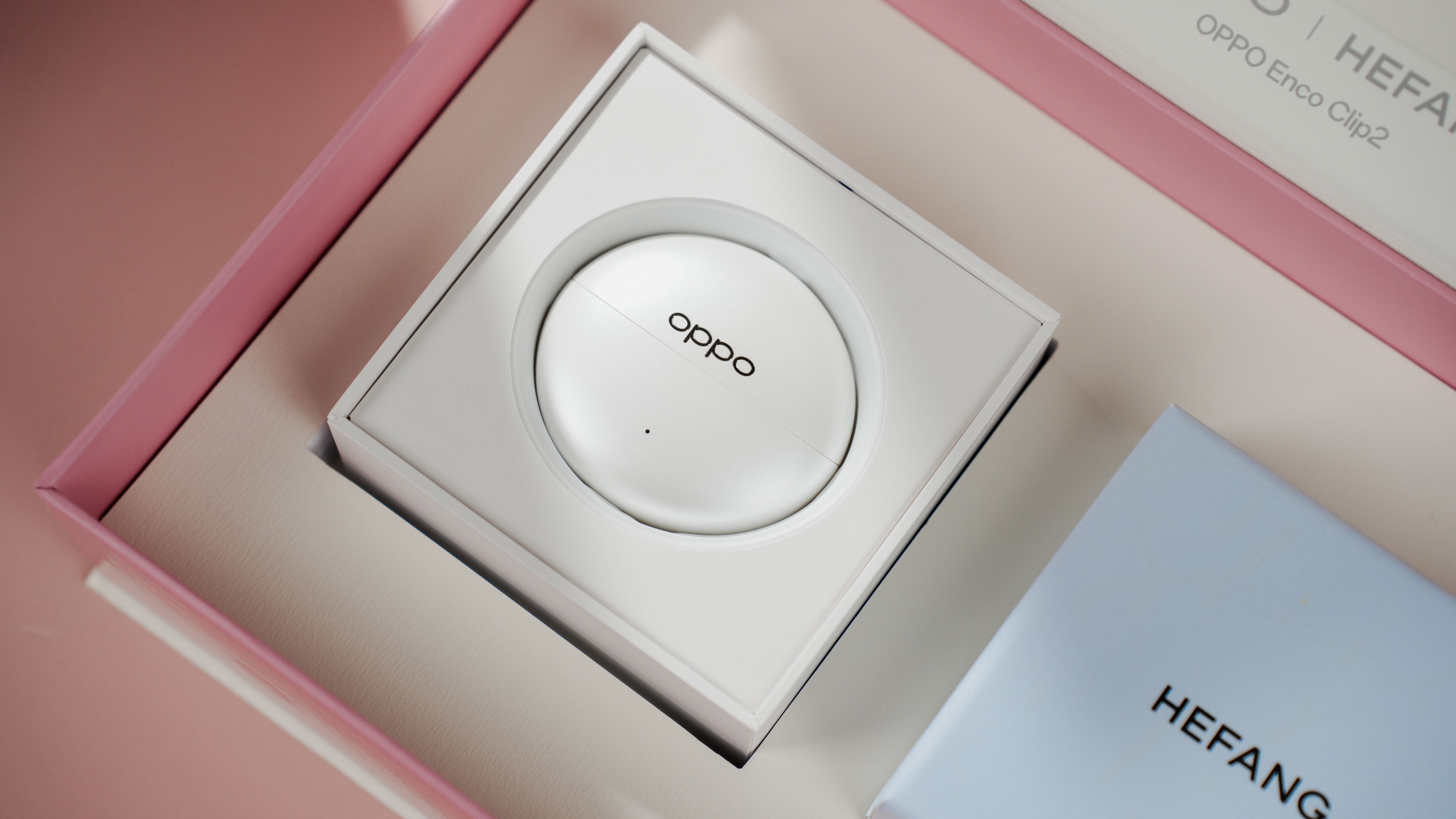 OPPO Enco Clip2晨雾白简评:珠宝灵感婉转耳边,七夕灵鹊落在耳畔