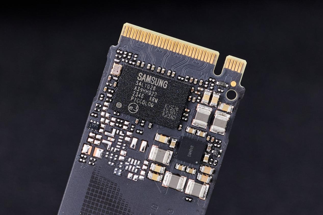 三星990 PCIe 4.0固态硬盘评测:能效狂飙的性能甜点
