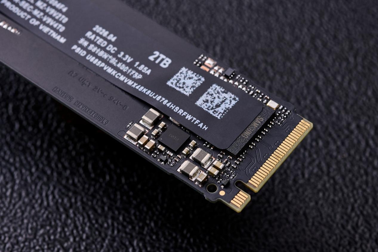 三星990 PCIe 4.0固态硬盘评测:能效狂飙的性能甜点
