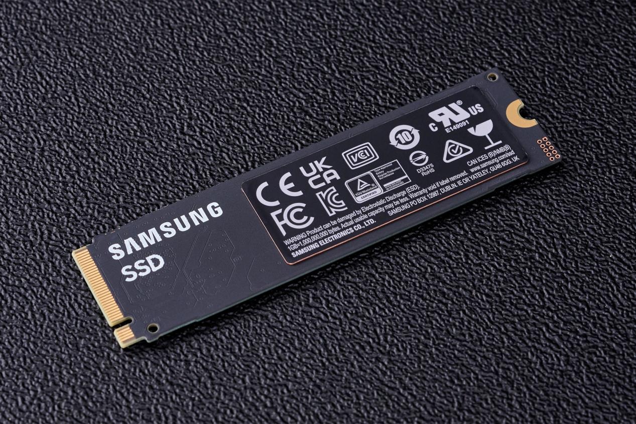 三星990 PCIe 4.0固态硬盘评测:能效狂飙的性能甜点