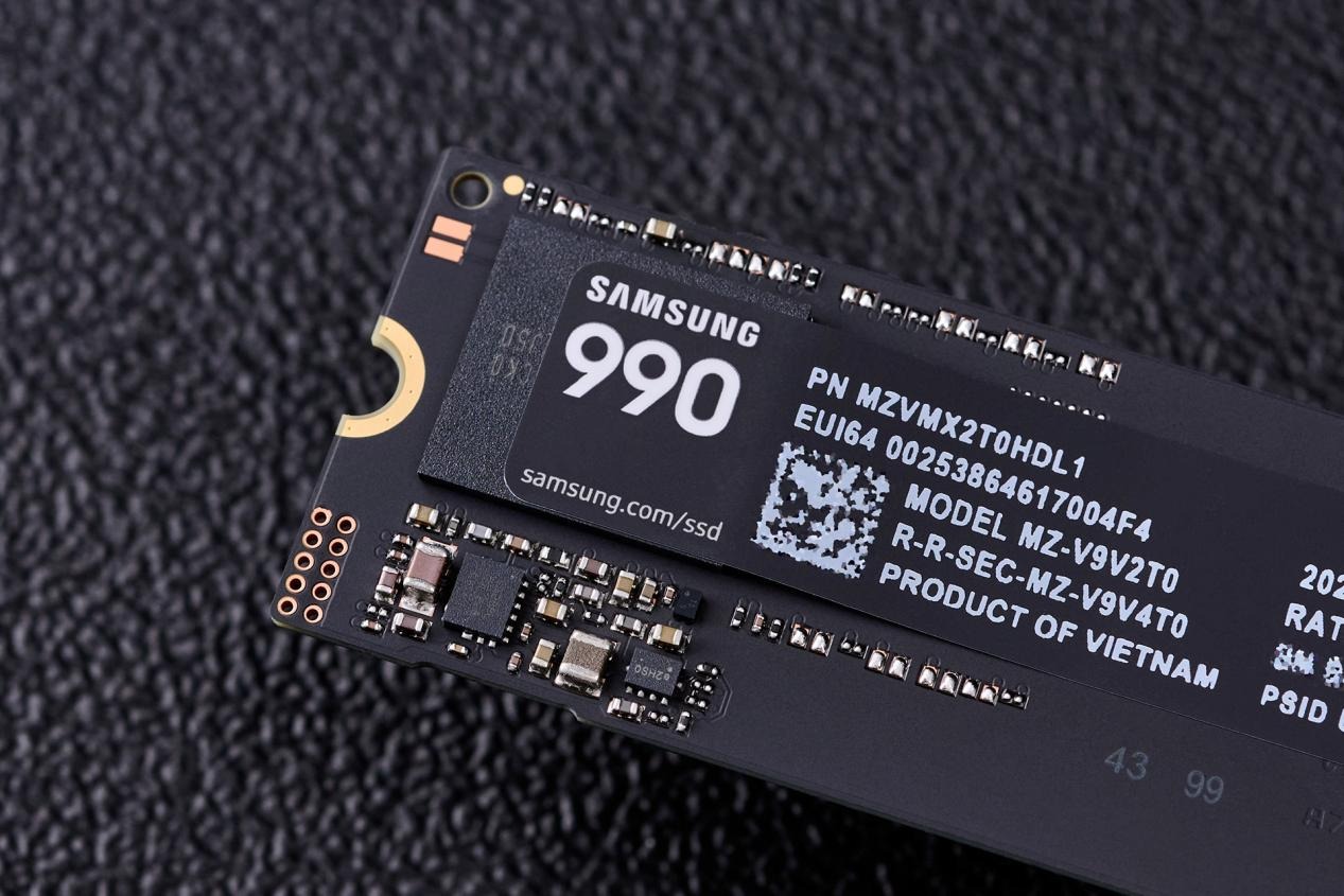 三星990 PCIe 4.0固态硬盘评测:能效狂飙的性能甜点