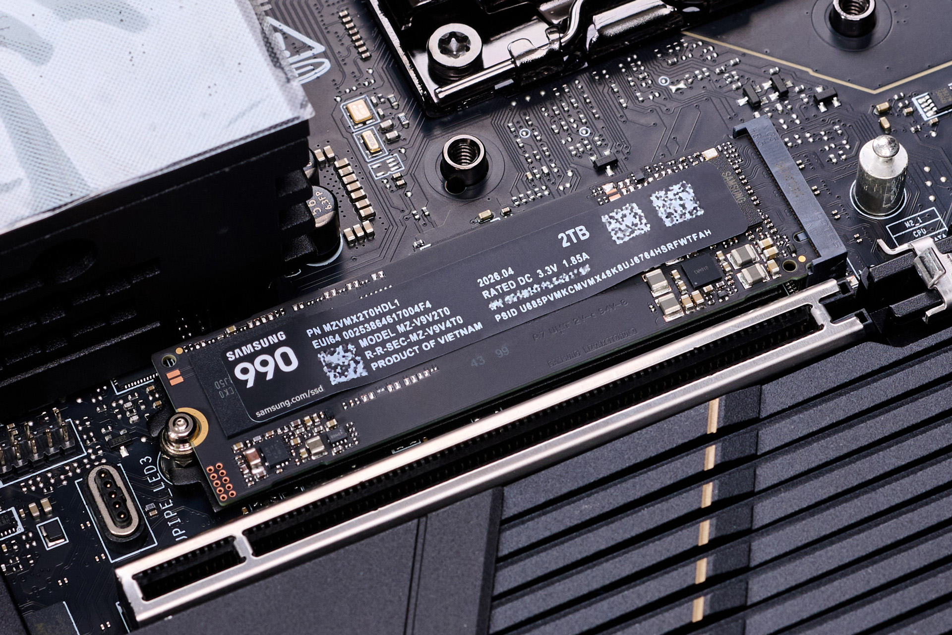 三星990 PCIe 4.0固态硬盘评测:能效狂飙的性能甜点